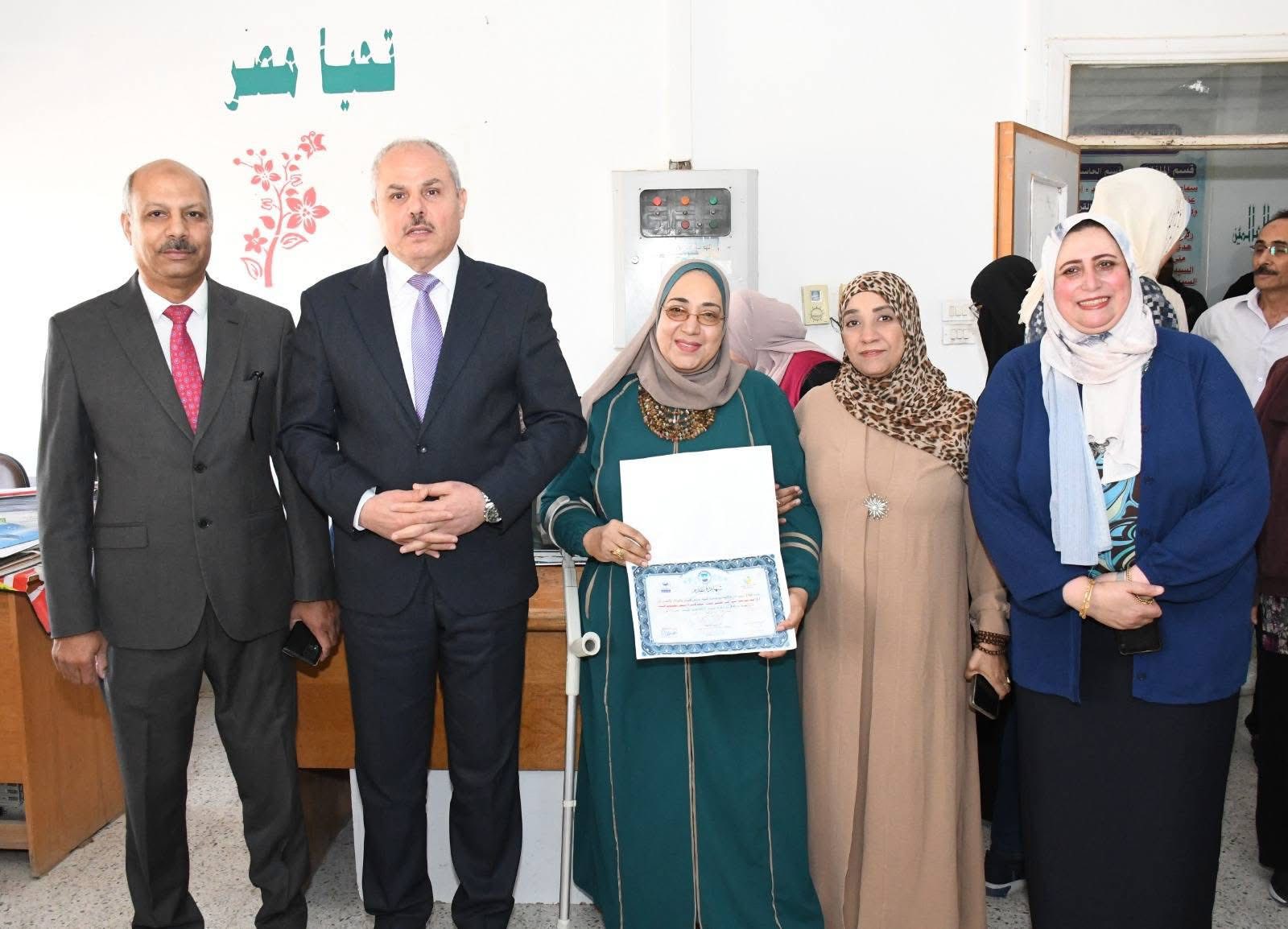 تكريم الأستاذة/ أميمة سيد محمد السيد بجائزة “الإرادة الذهبية لمتحدي الإعاقة” بجامعة قناة السويس