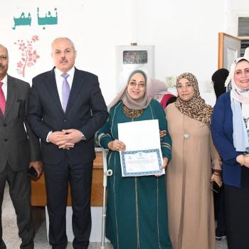 تكريم الأستاذة/ أميمة سيد محمد السيد بجائزة “الإرادة الذهبية لمتحدي الإعاقة” بجامعة قناة السويس